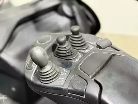 Dízel targoncák 2022  Linde H70D Triplex Vorkversteller Sideshift Nieuwe banden [[BJ2022]] (14)