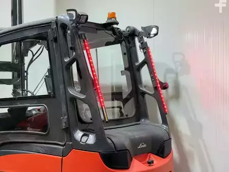 4-wiel elektrische heftrucks 2019  Linde E45 Triplex Freelift Sideshift non marking (10)