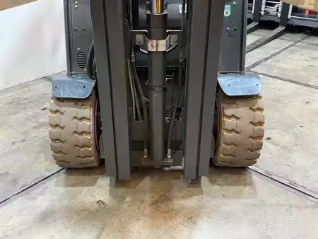 4-wiel elektrische heftrucks 2019  Linde E45 Triplex Freelift Sideshift non marking (12)