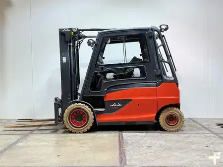 4-wiel elektrische heftrucks 2019  Linde E45 Triplex Freelift Sideshift non marking (2)