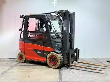 4-wiel elektrische heftrucks 2019  Linde E45 Triplex Freelift Sideshift non marking (5)