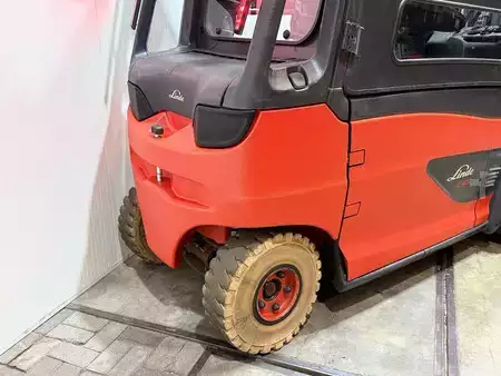4-wiel elektrische heftrucks 2019  Linde E45 Triplex Freelift Sideshift non marking (7)