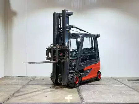 Elektromos 4 kerekű 2019  Linde E25 L Triplex 6,4M 2019 Vorkversteller sideshift cabine 6000uur (1)