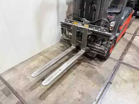 Elektromos 4 kerekű 2019  Linde E25 L Triplex 6,4M 2019 Vorkversteller sideshift cabine 6000uur (13)