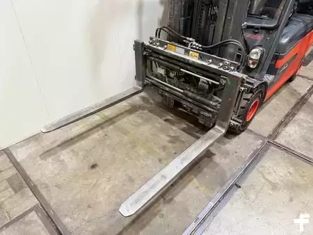 Elektromos 4 kerekű 2019  Linde E25 L Triplex 6,4M 2019 Vorkversteller sideshift cabine 6000uur (14)
