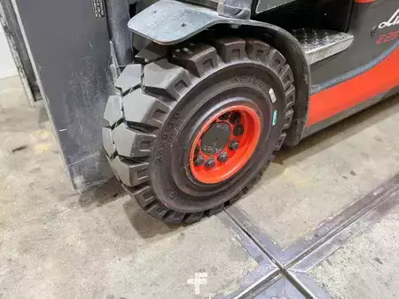 Elektromos 4 kerekű 2019  Linde E25 L Triplex 6,4M 2019 Vorkversteller sideshift cabine 6000uur (7)