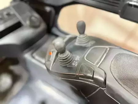 Elektromos 4 kerekű 2019  Linde E25 L Triplex 6,4M 2019 Vorkversteller sideshift cabine 6000uur (9)
