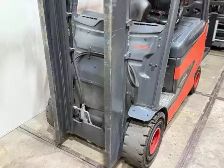 Elektromos 4 kerekű 2021  Linde E25-600 2021! 3000UUR! Triplex Vorkversteller Sideshift Nette machine! (8)