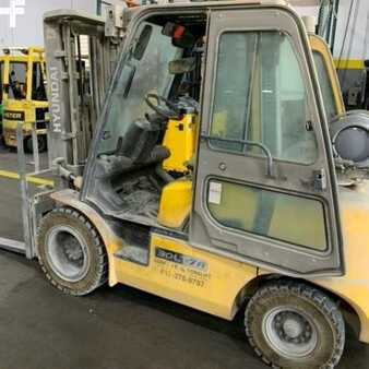 Propane Forklifts 2015  Hyundai 30L-7A (1)