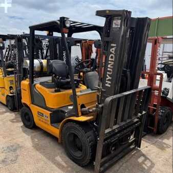 Propane Forklifts 2016  Hyundai 30L-7A (1)