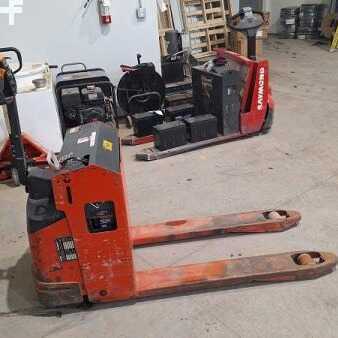Electric Pallet Jacks 1999  Linde EGU 20 (1)