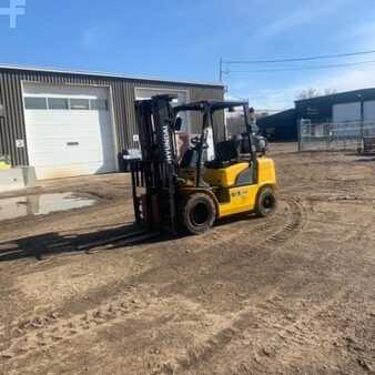 Propane Forklifts 2015  Hyundai 33L-7 (1)