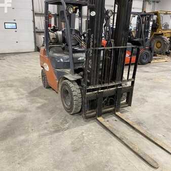 Diesel Forklifts 2012  Toyota 8FGU25 (1)