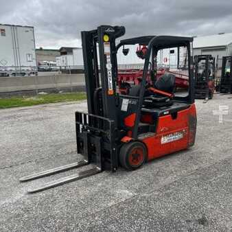 4 Wheels - Linde E20 (2)