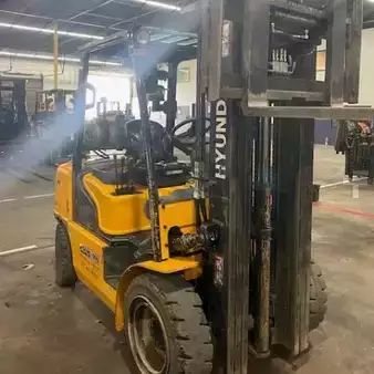 Propane Forklifts 2021  Hyundai 30L-7A (1)