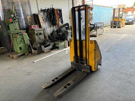 Pallet Stackers 2011  Yale EGVTG 12-25 (3)