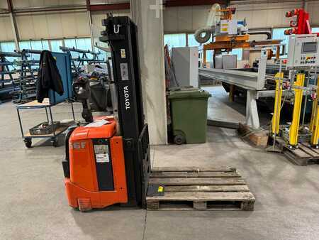 Pallet Stackers 2005  Toyota 7SLL16F (1)