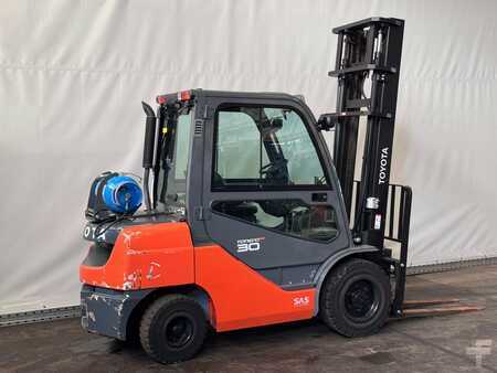 Treibgasstapler 2021  Toyota 06-8FG30F (2)