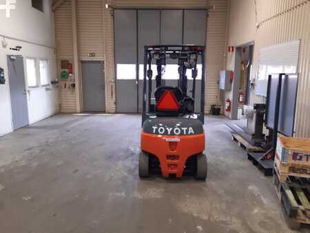 Elektro 4 Rad 2014  Toyota 8FBMT18 (5)