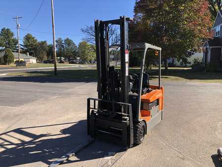 3 Wheels Electric 2006  Toyota 7FBEU20 (2)