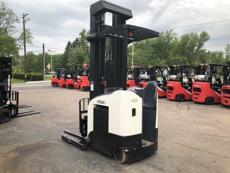 Reach Trucks 2016  Crown RD 5725-32 (3)