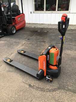 Transpaleta eléctrica 2025  Noblelift PTE45N (1)