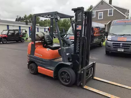 Propane Forklifts 1997  Toyota 42-6FGCU25 (1)