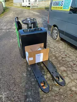 Porta-paletes elétrico com assento 2025  HC (Hangcha) CBD20 (2)
