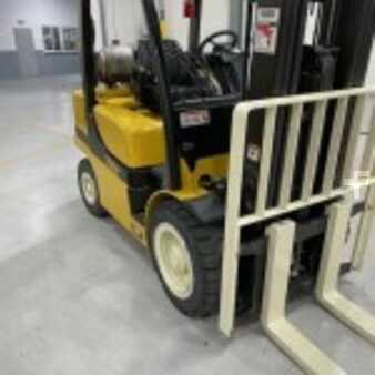 Propane Forklifts 2021  Yale GLP060VX (2)