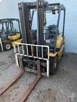 Propane Forklifts 2017  Yale GLP040MX (2)