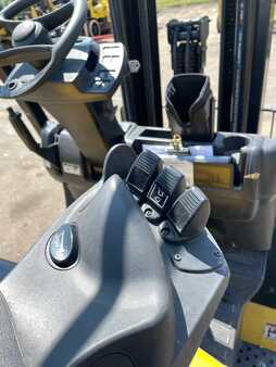 Propane Forklifts 2016  Yale GLC050VX (6)