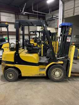 Propane Forklifts 2017  Yale GLP060MX (1)