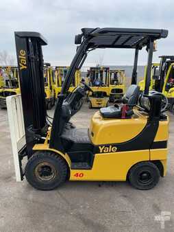 Propane Forklifts 2017  Yale GLP040SVX (1)