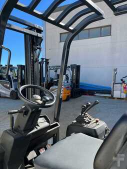 Chariots électriques à 4 roues 2011  OM XE 16 (5)