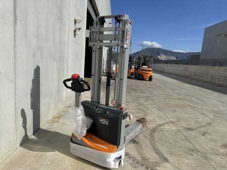 Stacker pedestre 2024  Still ECV 10 (1)