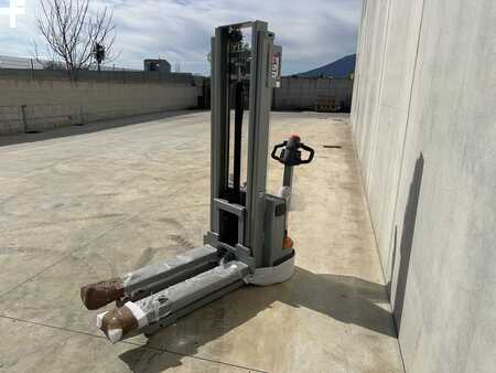 Stacker pedestre 2024  Still ECV 10 (3)