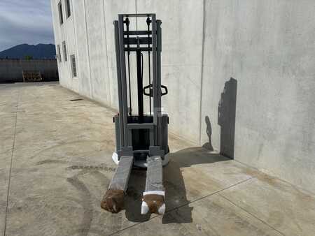 Stacker pedestre 2024  Still ECV 10 (4)