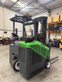 Carretilla de 4 vías 2018  Combilift CB 3000 (1)
