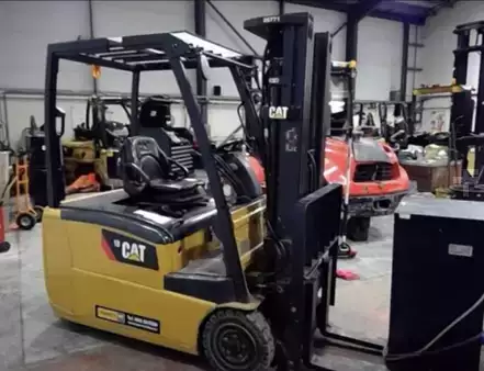 Eléctrico - 3 rodas 2015  CAT Lift Trucks EP18PNT (3)