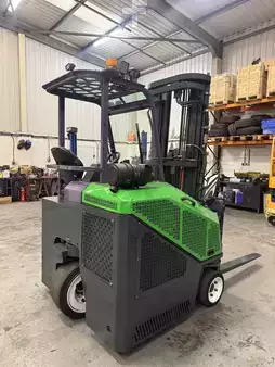 Four-way trucks 2018  Combilift CB3000 (2)