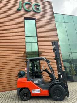 LPG Forklifts 2015  Toyota 06-8FGJ35F // Like new // Only 2578 hours (1) 