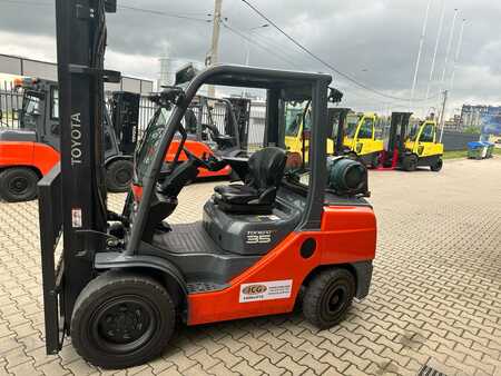 LPG Forklifts 2015  Toyota 06-8FGJ35F // Like new // Only 2578 hours (4)