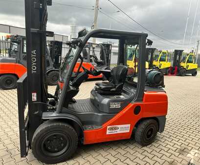 LPG heftrucks 2015  Toyota 06-8FGJ35F // Like new // Only 2578 hours// PROMOTION // 2.400 € Price reduction//Old price 18 900  €-New price 16500  € (4)