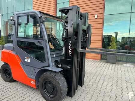 LPG Forklifts 2016  Toyota 8FG40 /4500 kg/LPG  / Triplex / Container version/PROMOTION / 3,000 € price reduction//Old price 29 900 €-New price 26900 € (2)