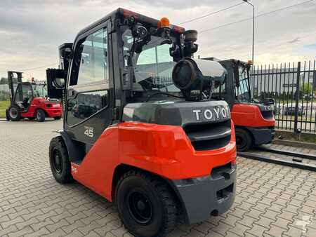 LPG Forklifts 2016  Toyota 8FG40 /4500 kg/LPG  / Triplex / Container version/PROMOTION / 3,000 € price reduction//Old price 29 900 €-New price 26900 € (3)