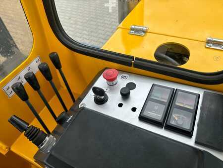 Fyrvägstruck 2010  Combilift C2500  //LPG //Triplex// Wide positioner // (19)