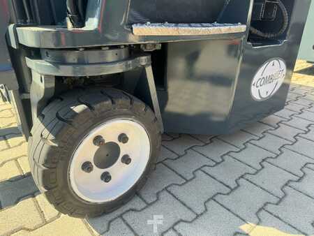 Vierwegestapler 2016  Combilift CB3000 // 2016 year // Triplex // positioner +side shift (15)