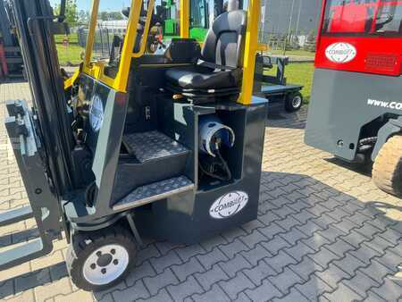 Vierwegestapler 2016  Combilift CB3000 // 2016 year // Triplex // positioner +side shift (16)