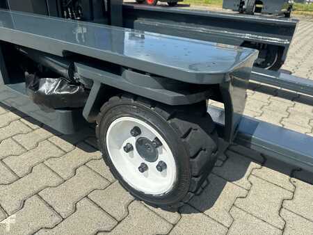 Čtyřcestný vysokozdvižný vozík 2011  Combilift C3000/ Triplex 7450 mm /Only  5646 hours !!! (10)