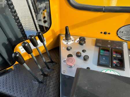 Čtyřcestný vysokozdvižný vozík 2003  Combilift C4000 // Diesel //4500 mm (8)